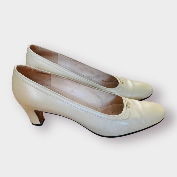 60s Ferragamo Cream Heels - Picture 3 of 8